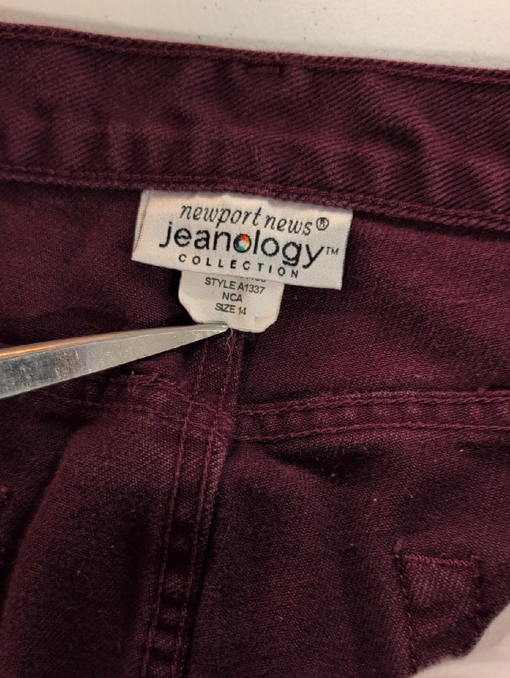 Newport News Jeanology Women's Maroon Jeans